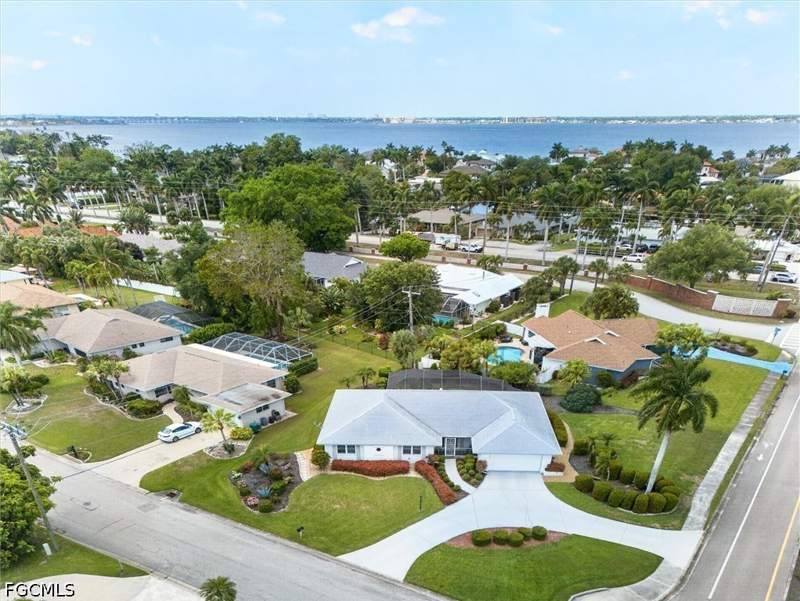 4 bedroom SingleFamilyResidence at 5148 Fairfield Dr, Tanglewood, Fort Myers — photo 3