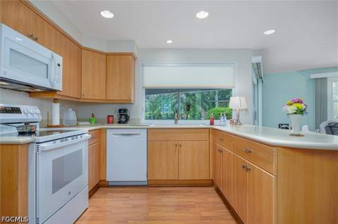 5148 Fairfield Dr, Fort Myers FL - photo 7 of 48