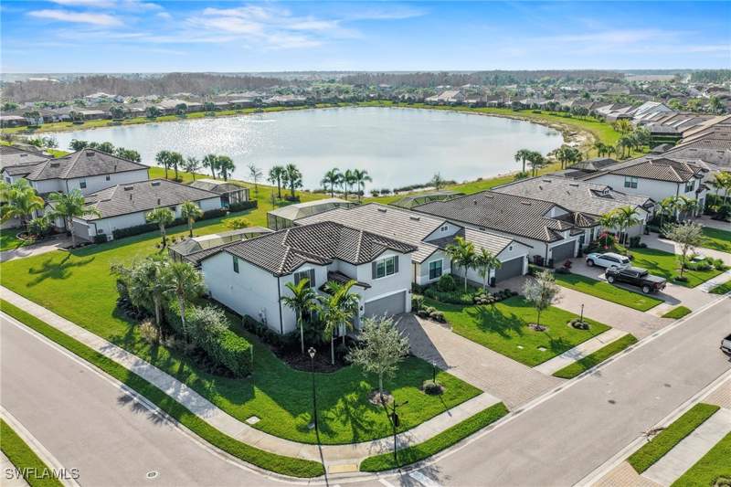 5 bedroom SingleFamilyResidence at 19511 Deming Ln, The Place At Corkscrew, Estero — photo 4