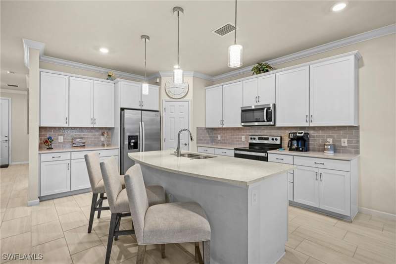 5 bedroom SingleFamilyResidence at 19511 Deming Ln, The Place At Corkscrew, Estero — photo 5