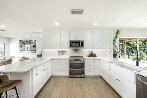 20621 Pine Tree Ln, Estero FL - photo 6 of 22