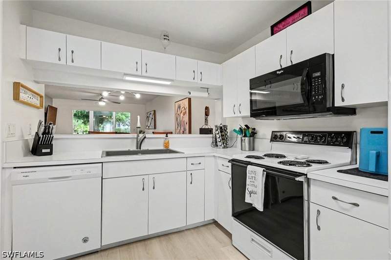 2 bedroom Condominium at 14501 Lakewood Trace Ct 103, Summerlin Trace Condo, Fort Myers — photo 4