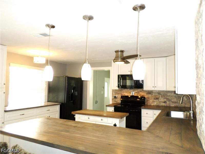 3 bedroom SingleFamilyResidence at 4436 Poinsettia St, Alabama Grove Addn, Fort Myers — photo 5