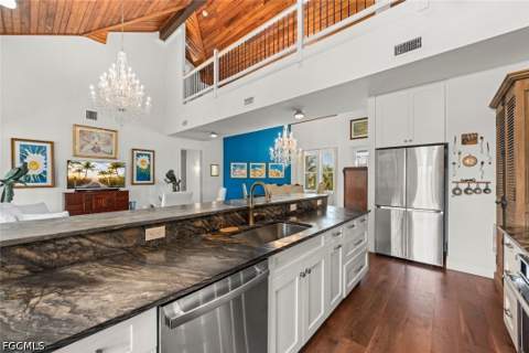 1428 Albatross Rd, Sanibel FL - photo 9 of 42