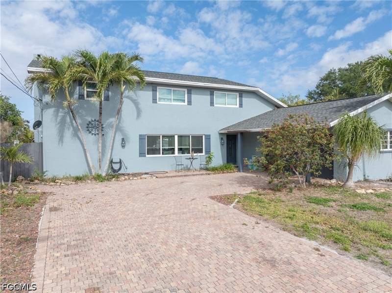 4 bedroom SingleFamilyResidence at 906 NE 2nd Ave, Cape Coral, Cape Coral — photo 2