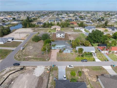 906 NE 2nd Ave, Cape Coral FL - photo 7 of 36
