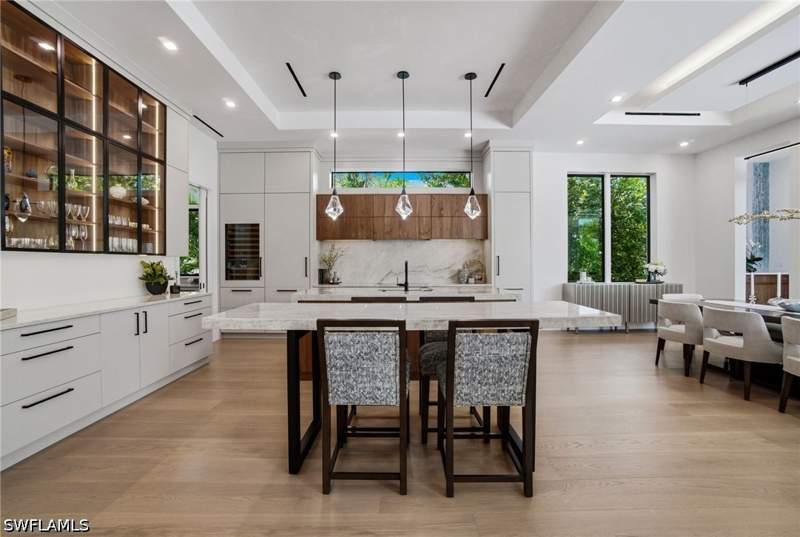 5 bedroom SingleFamilyResidence at 264 8th Ave S, Olde Naples, Naples — photo 4