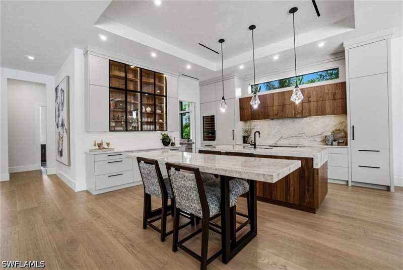 5 bedroom SingleFamilyResidence at 264 8th Ave S, Olde Naples, Naples — photo 5