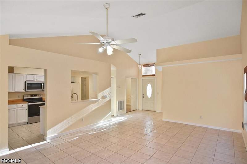 3 bedroom SingleFamilyResidence at 15065 Cloverdale Dr, The Meadow, Fort Myers — photo 3