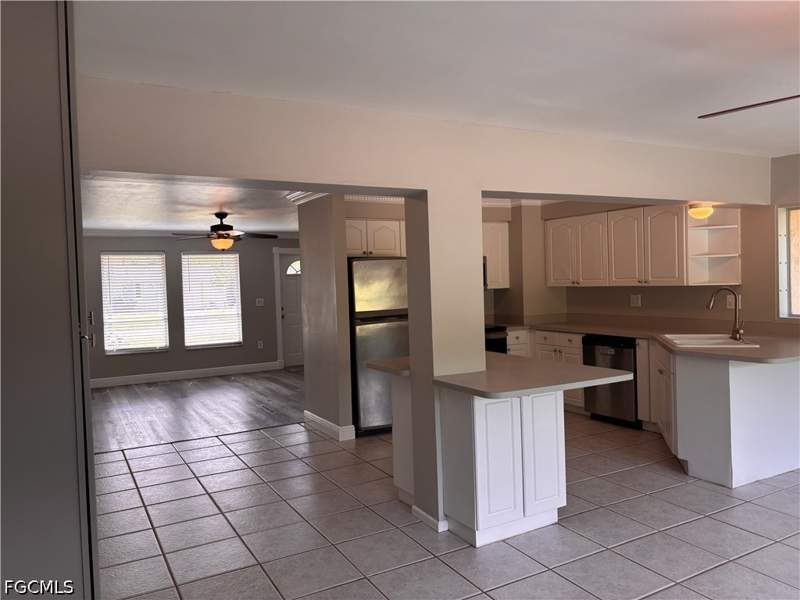 3 bedroom SingleFamilyResidence at 1933 Flamingo Dr, Riverbend, North Fort Myers — photo 4