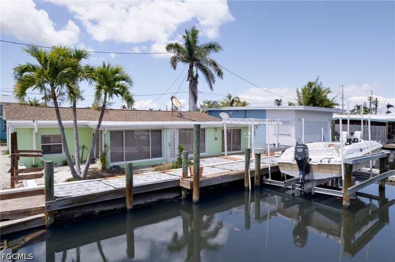 2 bedroom SingleFamilyResidence at 2647 Pine St, Matlacha, Matlacha — photo 1