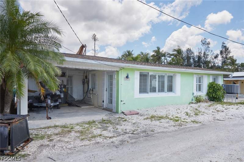 2 bedroom SingleFamilyResidence at 2647 Pine St, Matlacha, Matlacha — photo 2