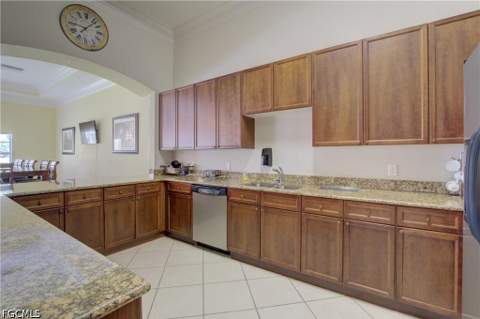 10031 Lake Cove Dr 302, Fort Myers FL - photo 8 of 15