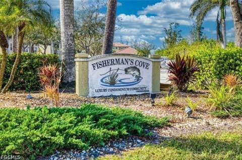 10031 Lake Cove Dr 302, Fort Myers FL - photo 9 of 15
