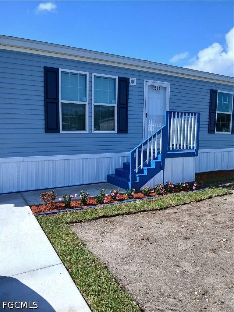 3 bedroom ManufacturedHome at 814 Big Branch Ln NW, Moore Haven, Moore Haven — photo 2