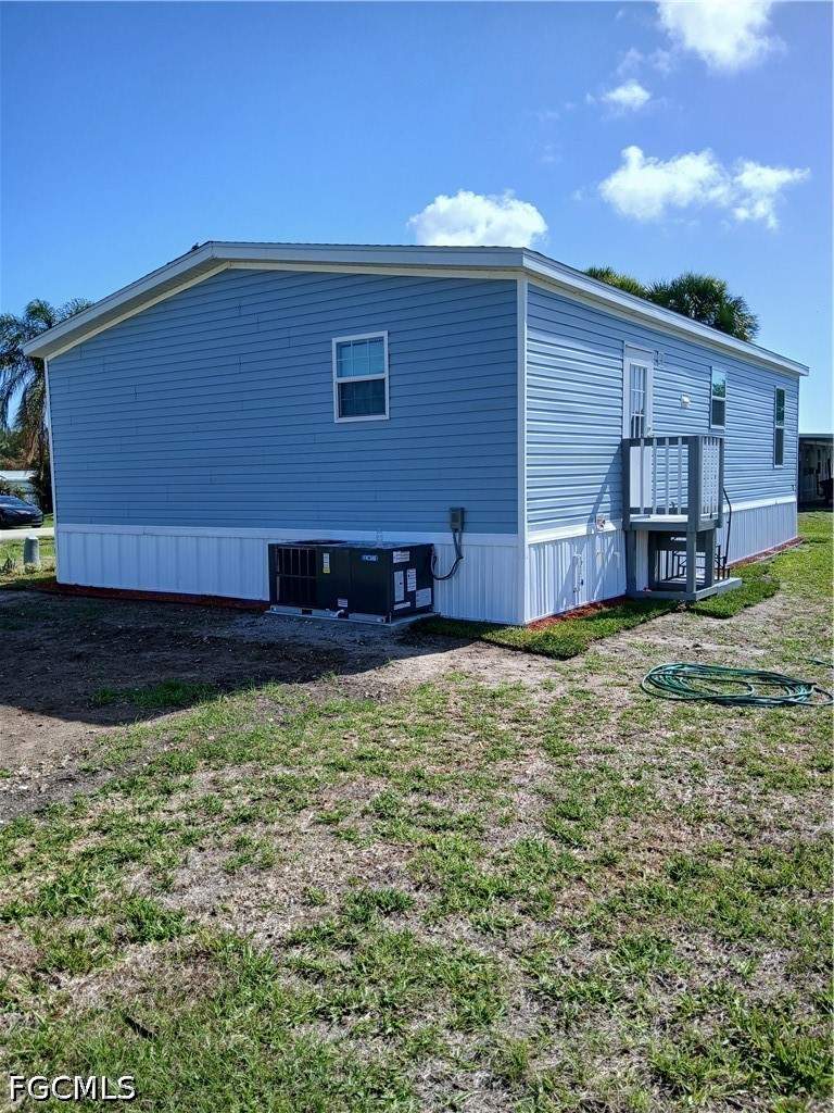 3 bedroom ManufacturedHome at 814 Big Branch Ln NW, Moore Haven, Moore Haven — photo 5