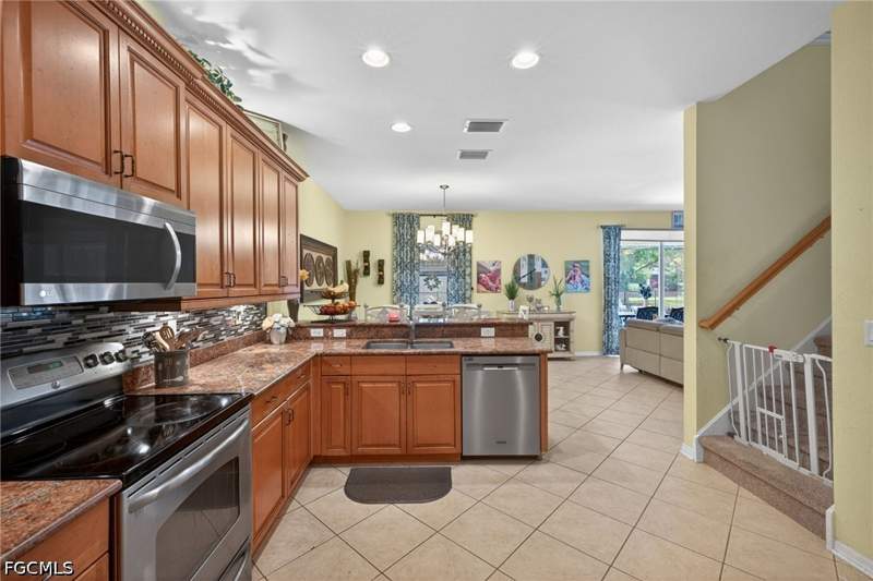 6 bedroom SingleFamilyResidence at 12416 Muddy Creek LN, STONEYBROOK, Fort Myers — photo 4