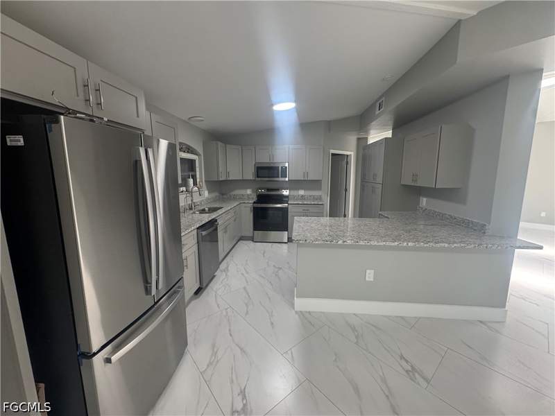 3 bedroom SingleFamilyResidence at 2400 Barcelona Ave, Fort Myers Shores, Fort Myers — photo 5