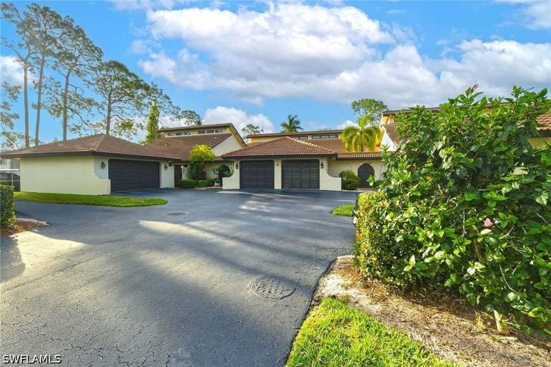 2 bedroom Attached at 646 Augusta Blvd, Timbercreek, Naples — photo 2