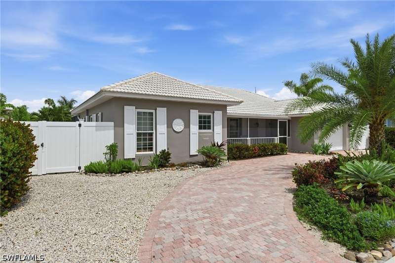 3 bedroom SingleFamilyResidence at 813 N Barfield Dr, Marco Island, Marco Island — photo 4