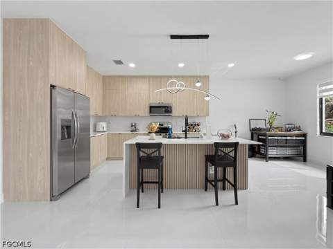 402 Thompson Ave, Lehigh Acres FL - photo 11 of 29