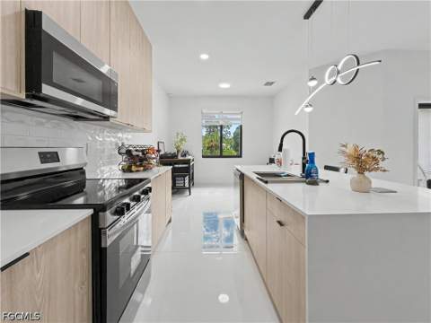 402 Thompson Ave, Lehigh Acres FL - photo 12 of 29