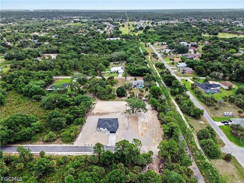 4 bedroom SingleFamilyResidence at 402 Thompson Ave, Lehigh Acres, Lehigh Acres — photo 5