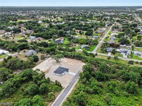 402 Thompson Ave, Lehigh Acres FL - photo 6 of 29