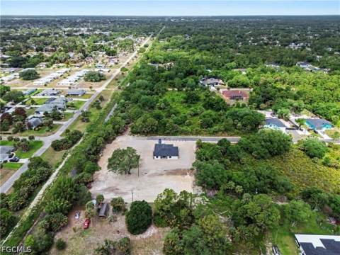 402 Thompson Ave, Lehigh Acres FL - photo 7 of 29