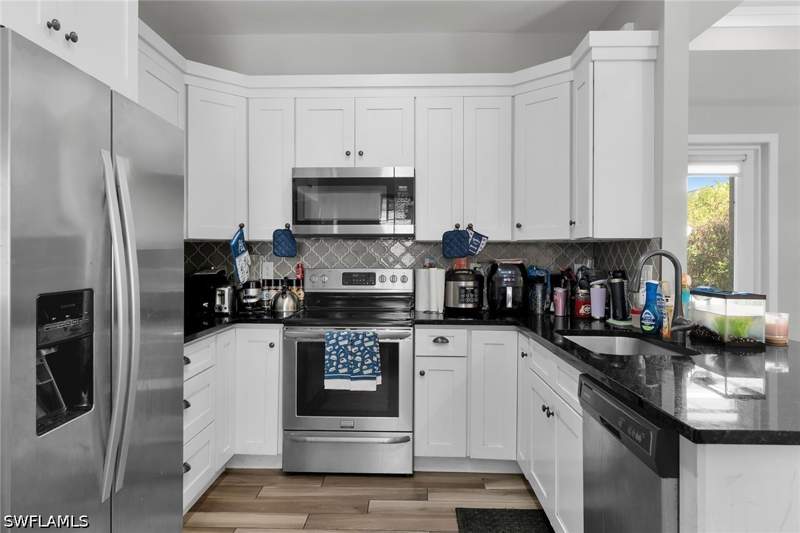 4 bedroom SingleFamilyResidence at 1386 Rosemary Ln, Rosemary Heights, Naples — photo 5