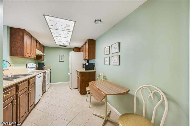 2 bedroom Condominium at 17 Bluebill Ave 803, Vanderbilt Surf Colony, Naples — photo 4