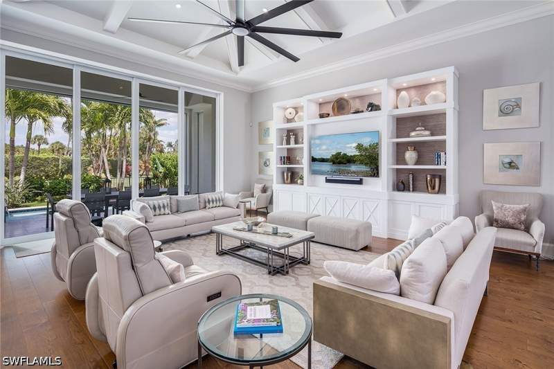 4 bedroom SingleFamilyResidence at 705 Wedge Dr, Moorings, Naples — photo 2