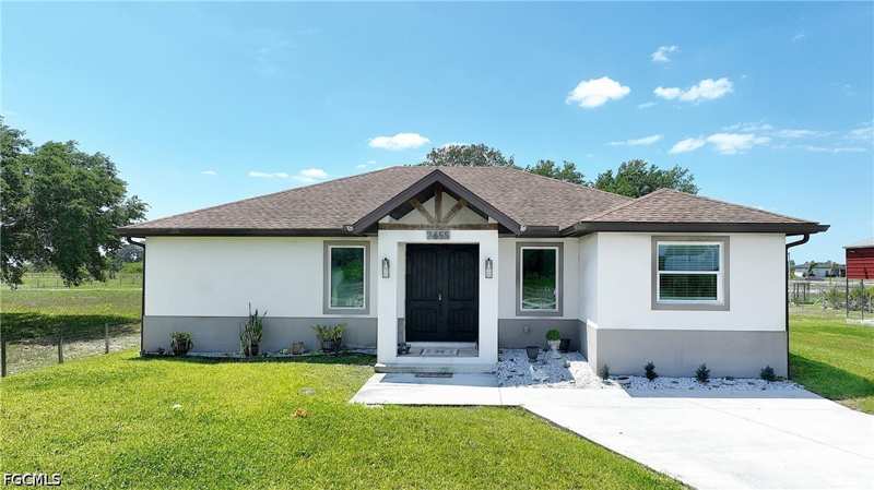 3 bedroom SingleFamilyResidence at 7655 17th Pl, Wheelers Subd, Labelle — photo 1