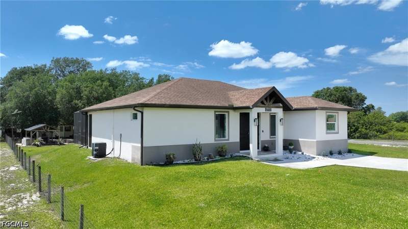 3 bedroom SingleFamilyResidence at 7655 17th Pl, Wheelers Subd, Labelle — photo 3