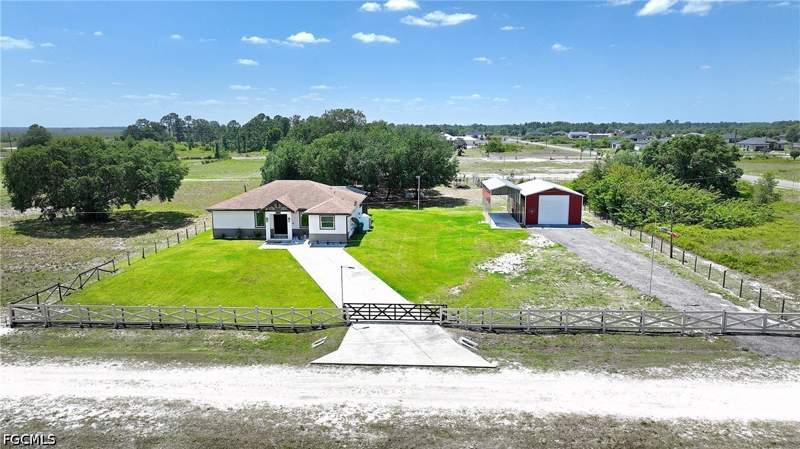 3 bedroom SingleFamilyResidence at 7655 17th Pl, Wheelers Subd, Labelle — photo 4