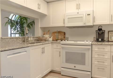 265 Deerwood Cir 10, Naples FL - photo 18 of 39