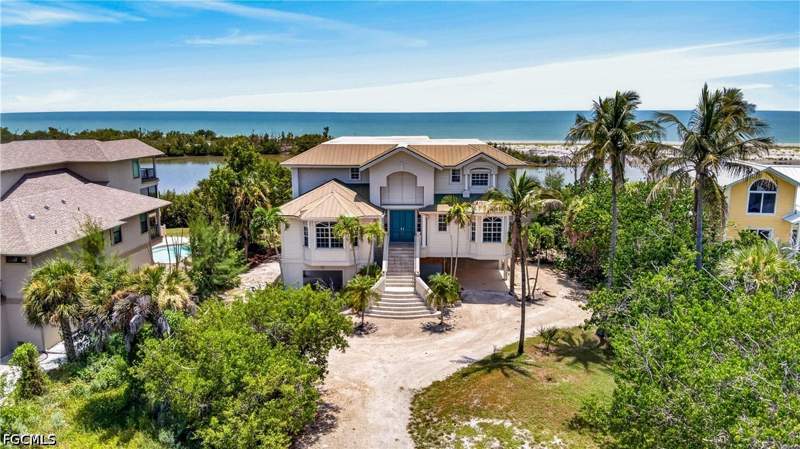 4 bedroom SingleFamilyResidence at 6007 Clam Bayou Ln, White Heron Subdivision, Sanibel — photo 4