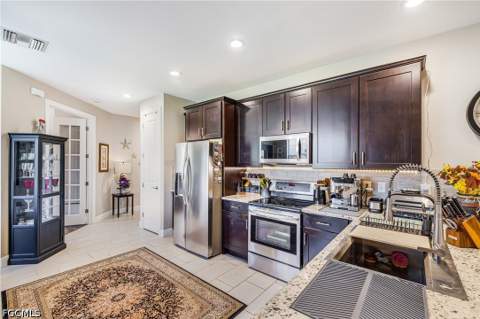 11921 Grosseto Ct, Fort Myers FL - photo 10 of 46