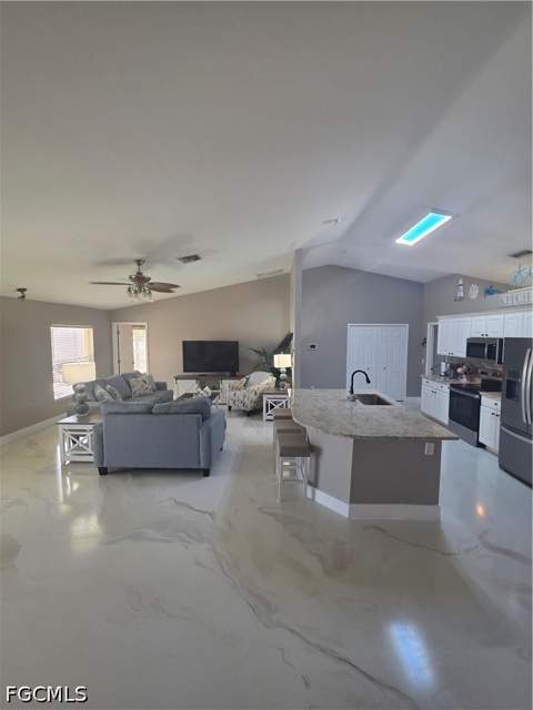 410 NW 11th Ter, Cape Coral FL - photo 10 of 39