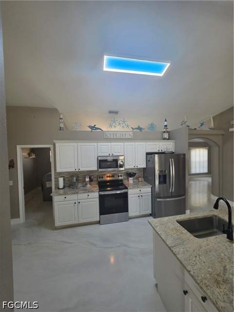 410 NW 11th Ter, Cape Coral FL - photo 12 of 39
