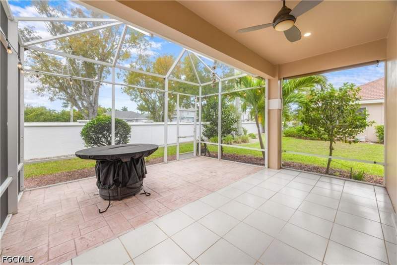 2 bedroom Attached at 5472 Peppertree Dr, Hummingbird Hammock Condo Phase 1, Fort Myers — photo 4