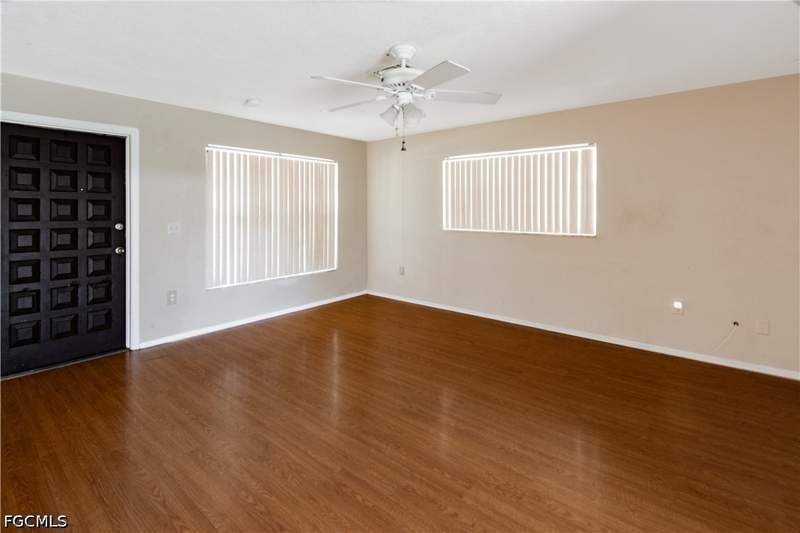 3 bedroom SingleFamilyResidence at 4848 Ipswitch Ct, Bowling Green, Fort Myers — photo 2