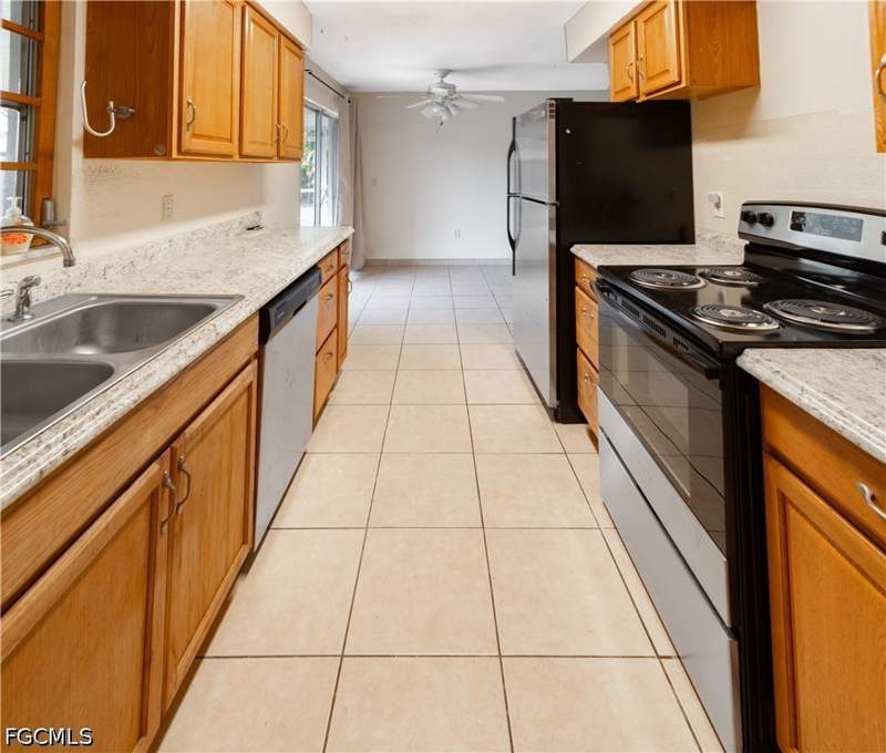 3 bedroom SingleFamilyResidence at 4848 Ipswitch Ct, Bowling Green, Fort Myers — photo 4