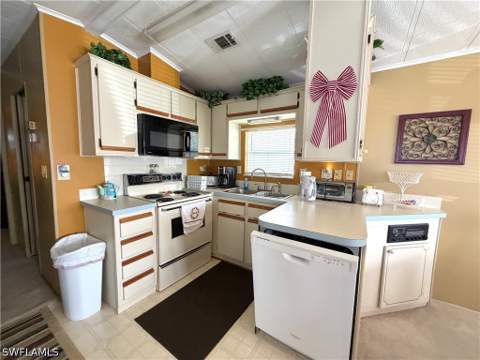 4710 Pilgrims Way W, Estero FL - photo 9 of 21
