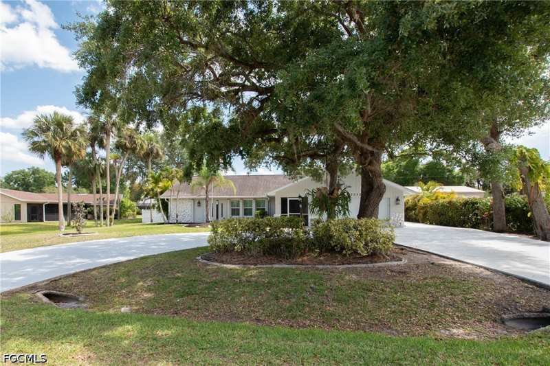 4 bedroom SingleFamilyResidence at 7332 Sean Ln, Daughtreys Creek, North Fort Myers — photo 1