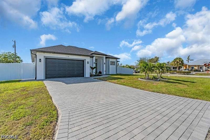 4 bedroom SingleFamilyResidence at 116 SE 5th Pl, Cape Coral, Cape Coral — photo 4