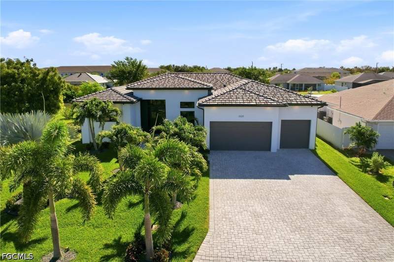 4 bedroom SingleFamilyResidence at 3325 SW 8th Ct, Cape Coral, Cape Coral — photo 4