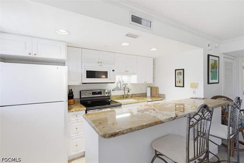 1 bedroom Condominium at 480 5th St S 202, Kensington Gardens, Naples — photo 5
