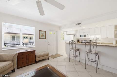 480 5th St S 202, Naples FL - photo 6 of 11