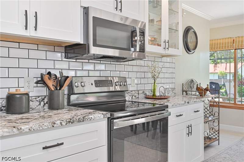 3 bedroom SingleFamilyResidence at 1910 Oak Dr, Dun Rovn Village, Alva — photo 4